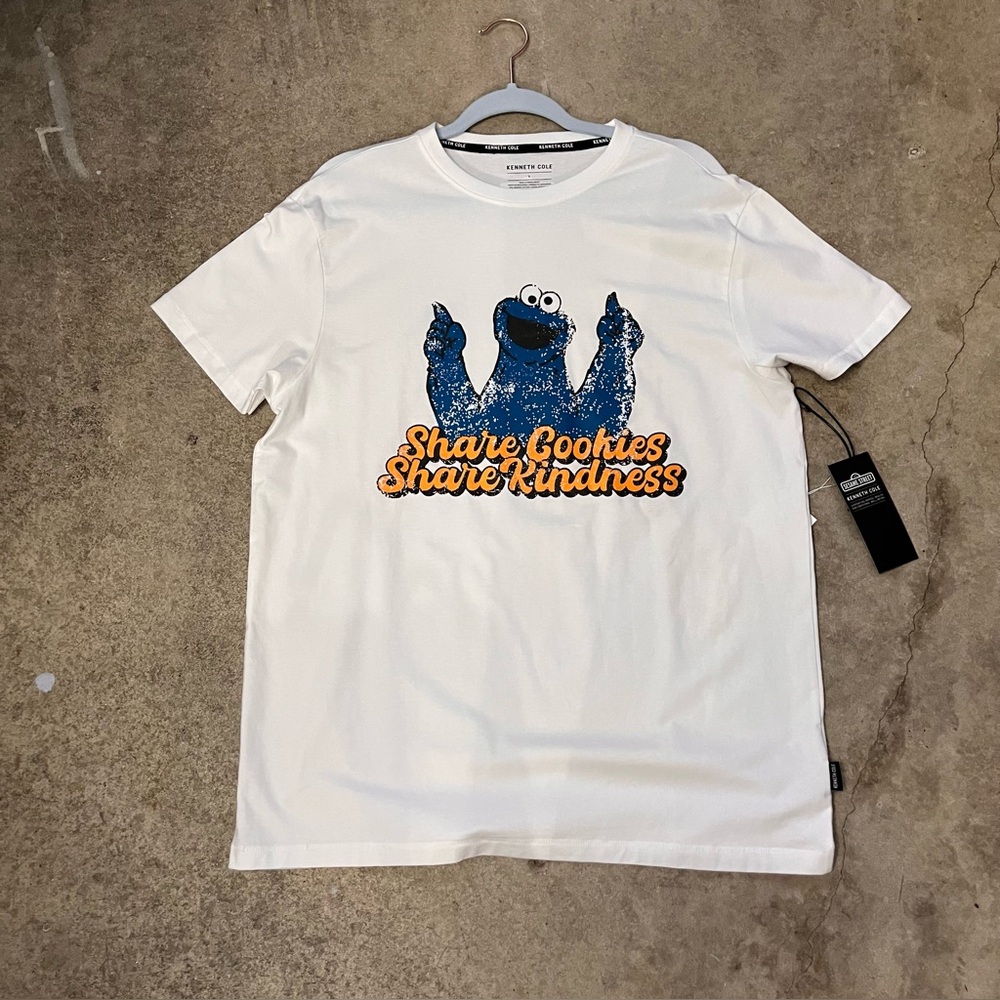 NWT Kenneth Cole Men’s Cookie Monster Tee Shirt Share Cookies Share Kindness L
